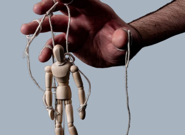 Comment bien s’outiller pour faire face à une personnalité manipulatrice